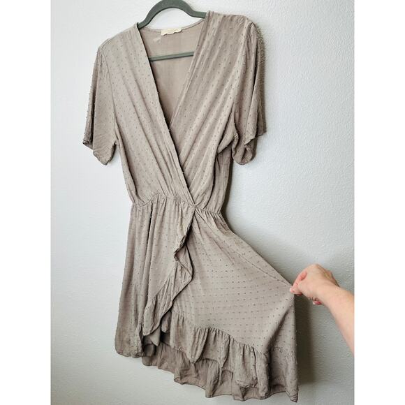 Alice Rinaldi Taupe Tonal Polka Dot Short Sleeve Faux Wrap Ruffle Dress M - Picture 1 of 13